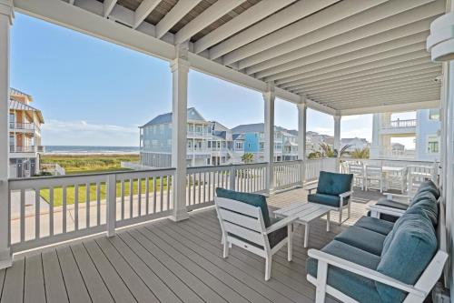Beach view, prime location, EV charger, 6 parking in Galveston, USA