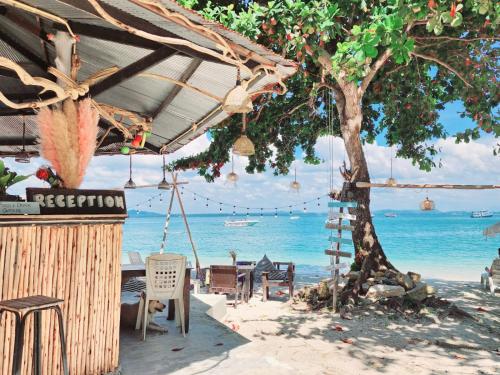 Beach, Minnie Seaview Resort in Ao Klang