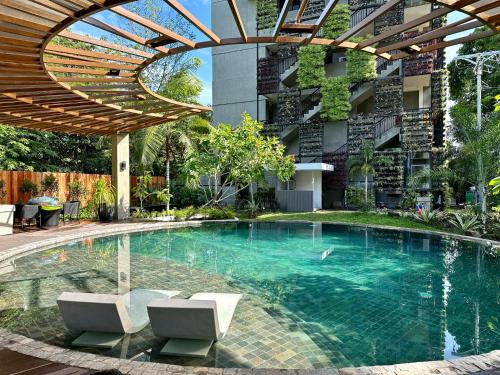 Swimming pool, Hotel Dumaguete in Dumaguete