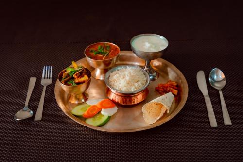 Φαγητό και ποτό, Hotel Everest Inn Pvt. Ltd. in Μπουτβαλ