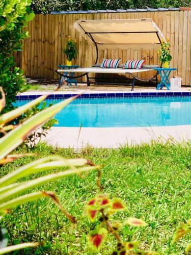 Paradise Hideaway Entire guest home near beach in Clearwater, USA