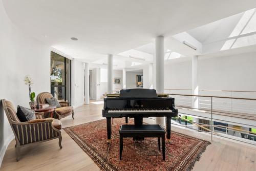 The 11 Camps Bay Villa - image 11