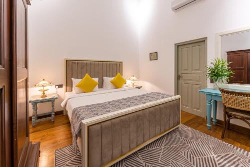 Deluxe Double Room with Bath room in The Fort House