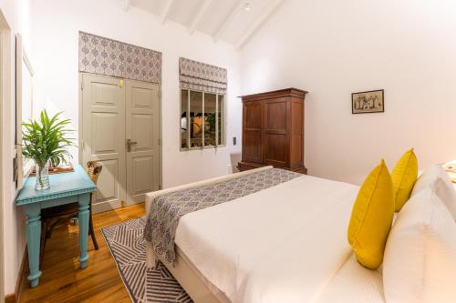 Deluxe Double Room with Bath image 10
