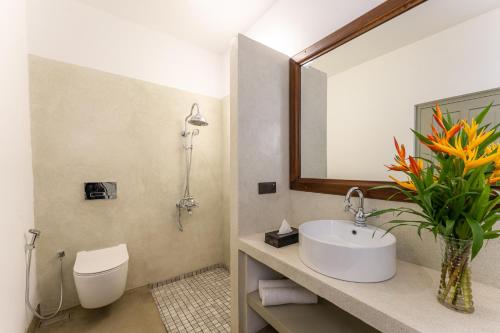 Deluxe Double Room with Bath image 7