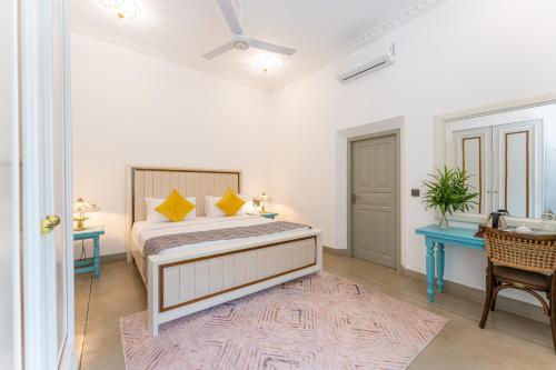 Deluxe Double Room with Bath image 4