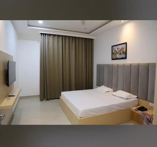 Radha Madhav Hotel & Banquet in Palwal