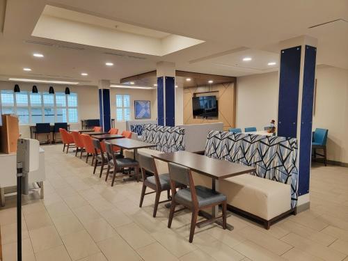 홀리데이 인 익스프레스 호텔 & 스위트 아이다호 폴스 바이 IHG - 식음료(F&B)