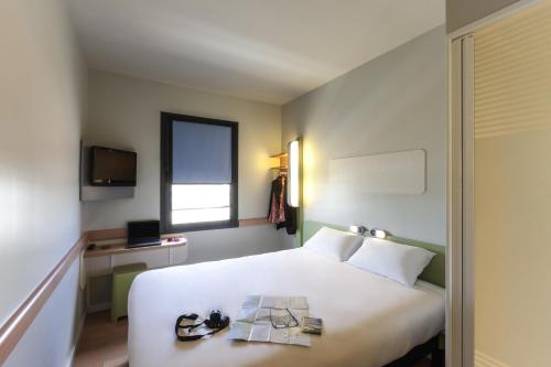 Ibis Budget Valencia Alcasser Stop at Ibis Budget Valencia Alcasser to discover the wonders of Silla. The hotel offers guests a range of services and amenities designed to provide comfort and convenience. Facilities like 24-hour f