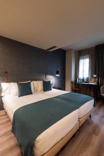 Superior Double or Twin Room image 10