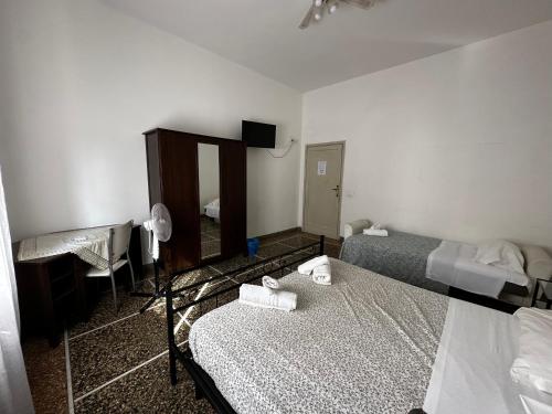 2 twin beds