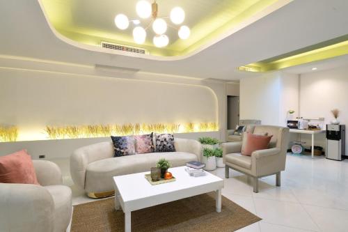 Tori Crown Hotel - 로비