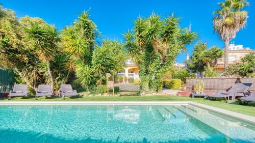 Villa with Garden View
