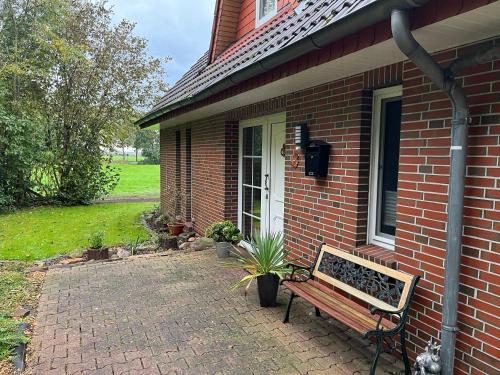 B&B Weener - Ferienwohnung Storchennest 25503 - Bed and Breakfast Weener