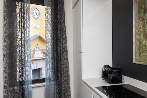 One-Bedroom Apartment image 4