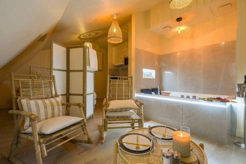 Welcome to Coachella / Jacuzzi in Ivry-sur-Seine