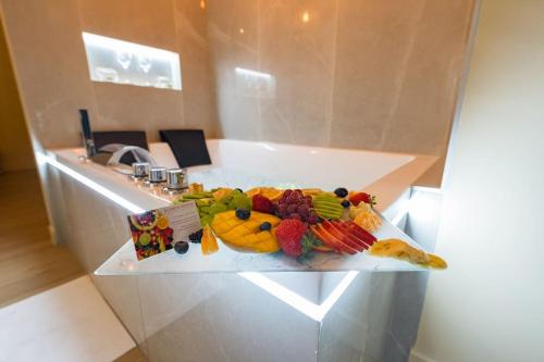 Welcome to Coachella / Jacuzzi in Ivry-sur-Seine