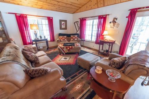 The Vision: Waterfront Retreat/2-3 homes/upto30guests/Reunions/Retreats in Cambridge Springs, USA
