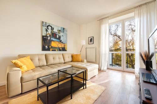Ochota Sunny Apartment by BookingHost, Varsavia