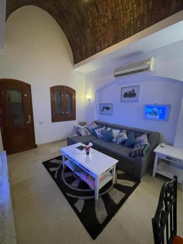 1BR west golf