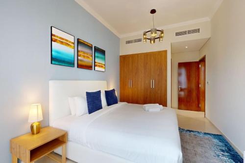 Vacationer l Luxe 1 Bedroom l Downtown Dubai l Pool Access, Free Wi-Fi & Parking, Дубай (фото 9)