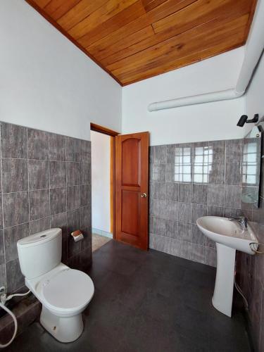 King Room with Balcony image 10