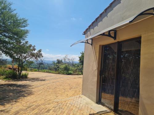 Getaway with mountain views, BBQs & hikes near Cradle of Humankind Getaway with mountain views, BBQs & hikes near Cradle of Humankind