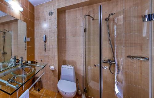 One-Bedroom Apartment image 3