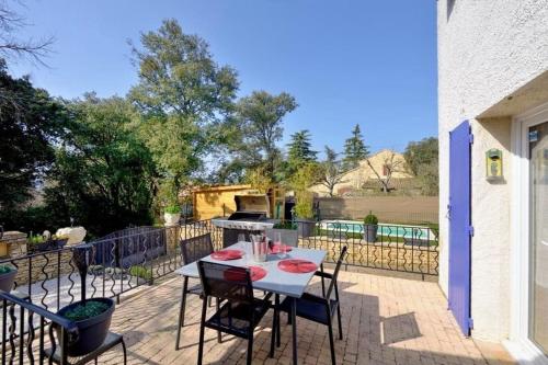 Proche uzes villa avec piscine et spa au calme - Location saisonnière - Flaux