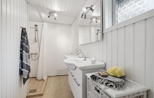 Gorgeous Home In Ulfborg With Kitchen