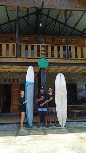 Air Manis Secret Surfcamp