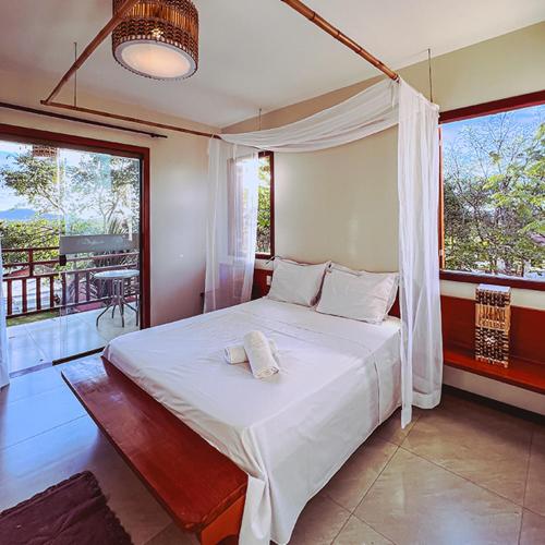 Double Room with Balcony image 7