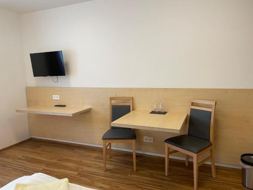 2 twin beds