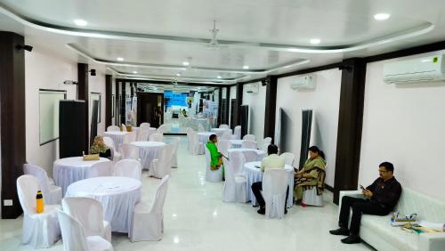 Banquet hall, HOTEL OM in Betul