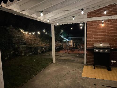 Eclectic 4Bed with BBQ-Firepit-Games-secretGarden & 7 mile to Downtown