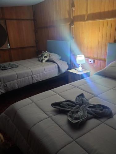 1 double bed, 1 twin bed