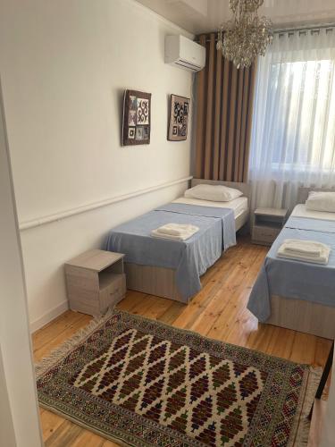 2 twin beds