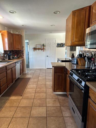 Coast, Mountain & Country in Simi Valley (CA)