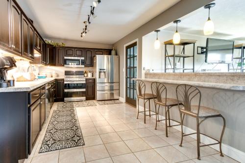 Updated Robinson Vacation Rental with Fireplace! in Robinson