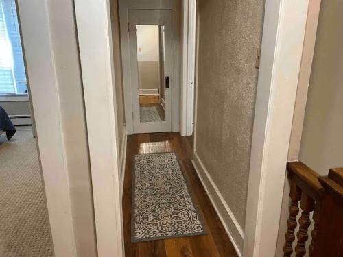 Cozy 3 & 4 Bed Home 2 Blocks to Hospitals & Lambeau in Green Bay, USA