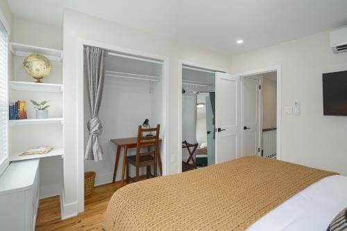 Modern + Airy Fishtown Townhouse w/ Arcade