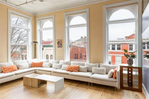 Penthouse Apartment Overlooking Downtown Mall in Charlottesville, USA
