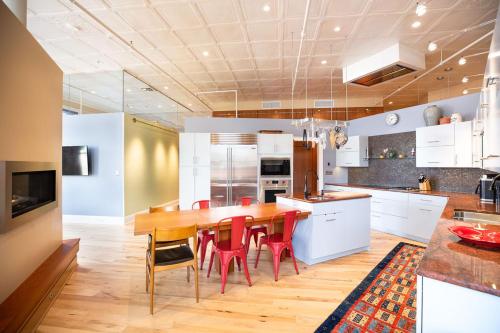 Penthouse Apartment Overlooking Downtown Mall in Charlottesville, USA