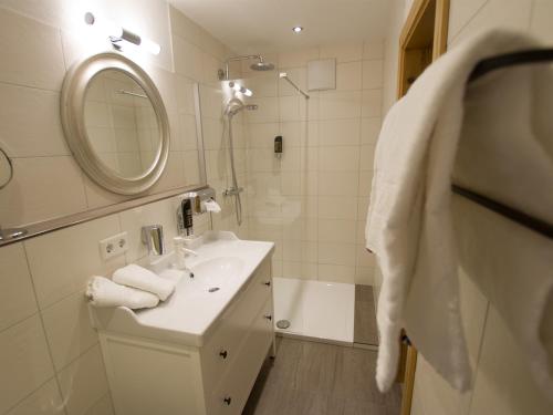 2 bedrooms, 4 beds
