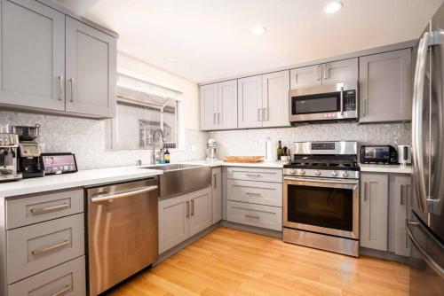 Cozy 2BR in Highland Park near DTLA and Hollywood in Los Angeles, USA