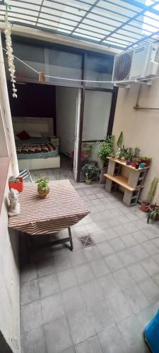 Departamento céntrico y silencioso con patio privado