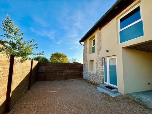 A szálláshely kívülről, Grange rénovée en duplex idéalement située (Grange renovee en duplex idealement situee) in Crêches-sur-Saône