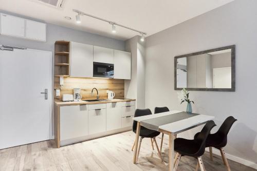 Studio with Balcony image 8