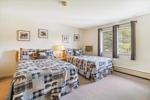 Cedarbrook Hotel Room w/2 Doubles 116 in Killington, USA