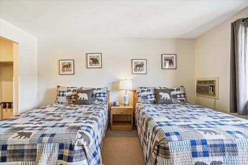 Cedarbrook Hotel Room w/2 Doubles 116 in Killington, USA